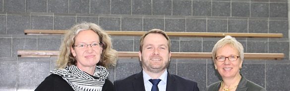 Das Bild zeigt drei Personen. Von links an sieht man Christiane Stork (Körber-Stiftung), Thomas Küll (NORDMETALL-Stiftung) und Senatorin Eva Quante-Brandt.